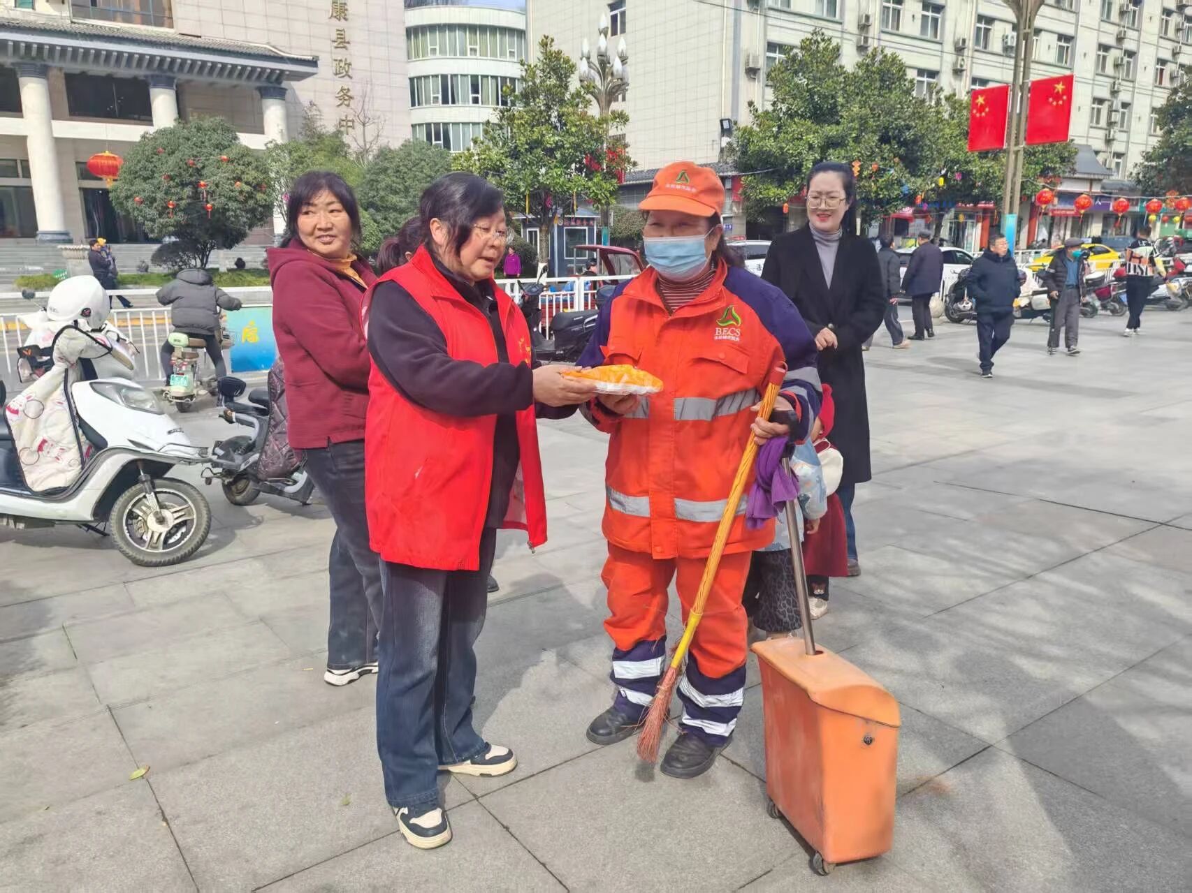 康县陇南根据地纪念馆开展“情暖元宵节·爱心送关怀”志愿服务活动..